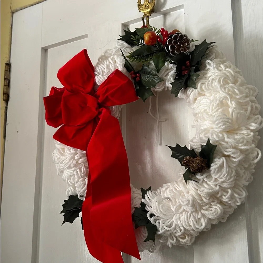 VTG MCM Yarn Christmas Holiday Wreath Fruit Poinsettia Pine Cones Cottagecore